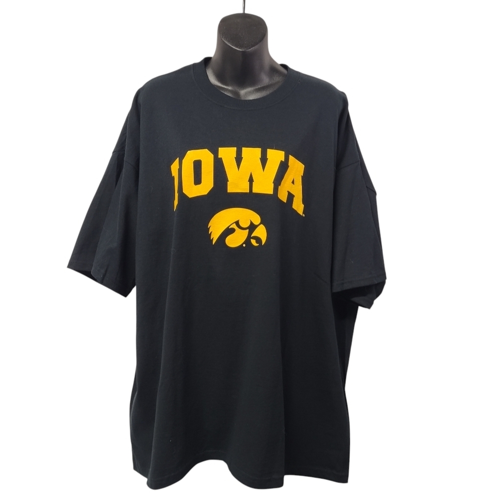 NWT Gildan Iowa Hawkeyes Fanatics Black Unisex T-Shirt Size 2XL NWT